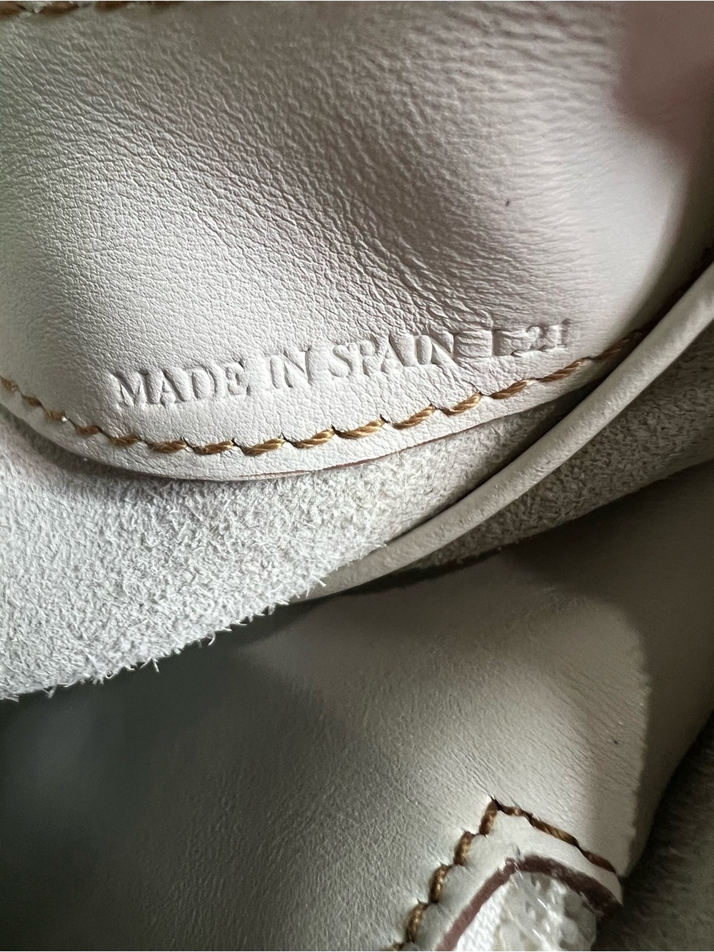 Authentic Vintage Loewe Madrid White Leather Shoulder Bag Made in Spain - Picture 15 of 17